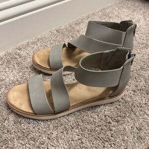 Time and Tru Gray Women's Sandals: Size 7